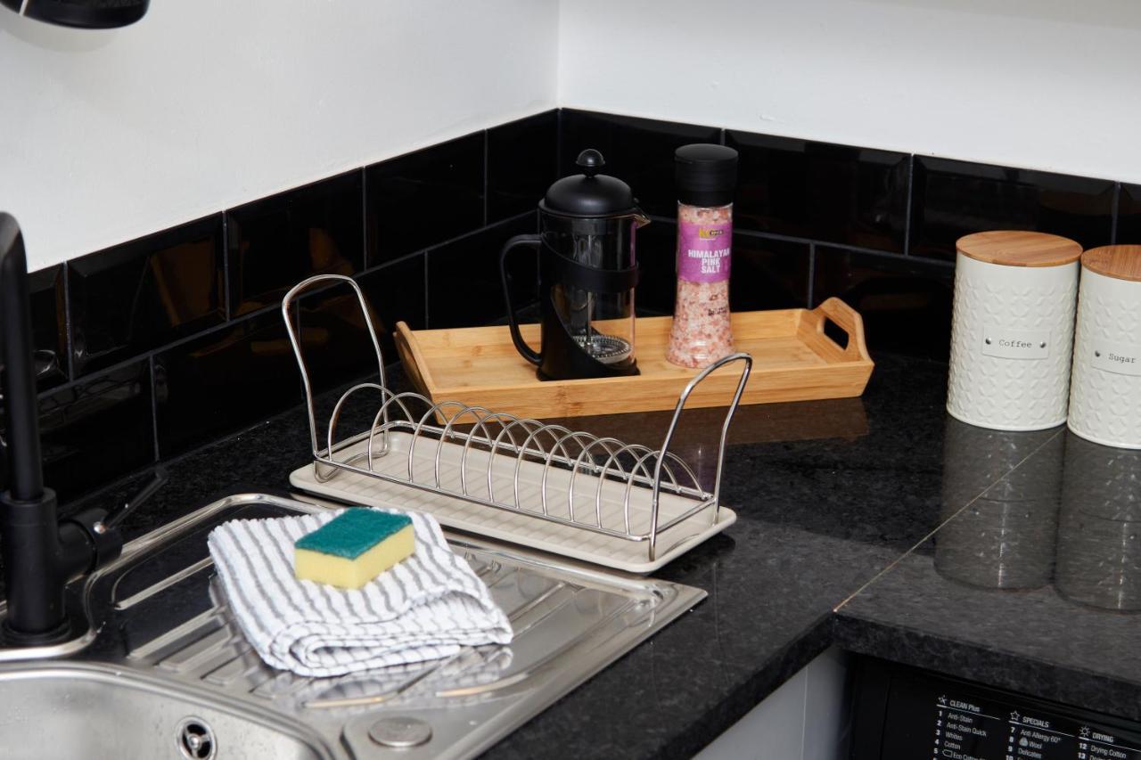 Stunning Two Bedroom Apartment By Purestay Short Lets & Serviced Accommodation Warwickshire With Parking Stratford-upon-Avon Exterior photo