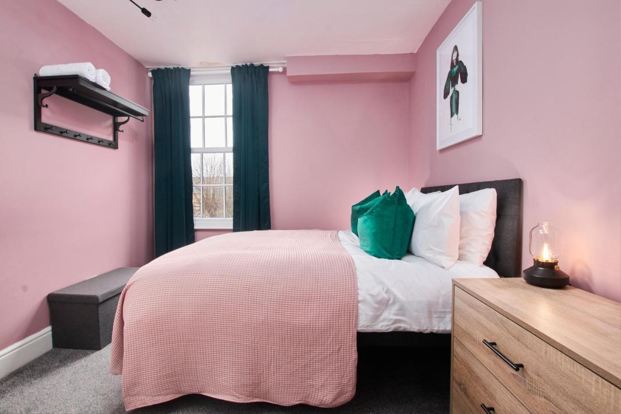 Stunning Two Bedroom Apartment By Purestay Short Lets & Serviced Accommodation Warwickshire With Parking Stratford-upon-Avon Exterior photo
