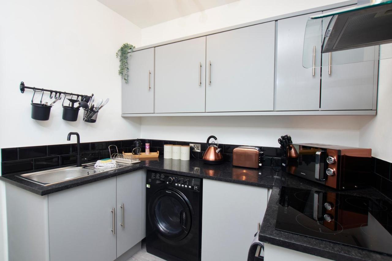 Stunning Two Bedroom Apartment By Purestay Short Lets & Serviced Accommodation Warwickshire With Parking Stratford-upon-Avon Exterior photo